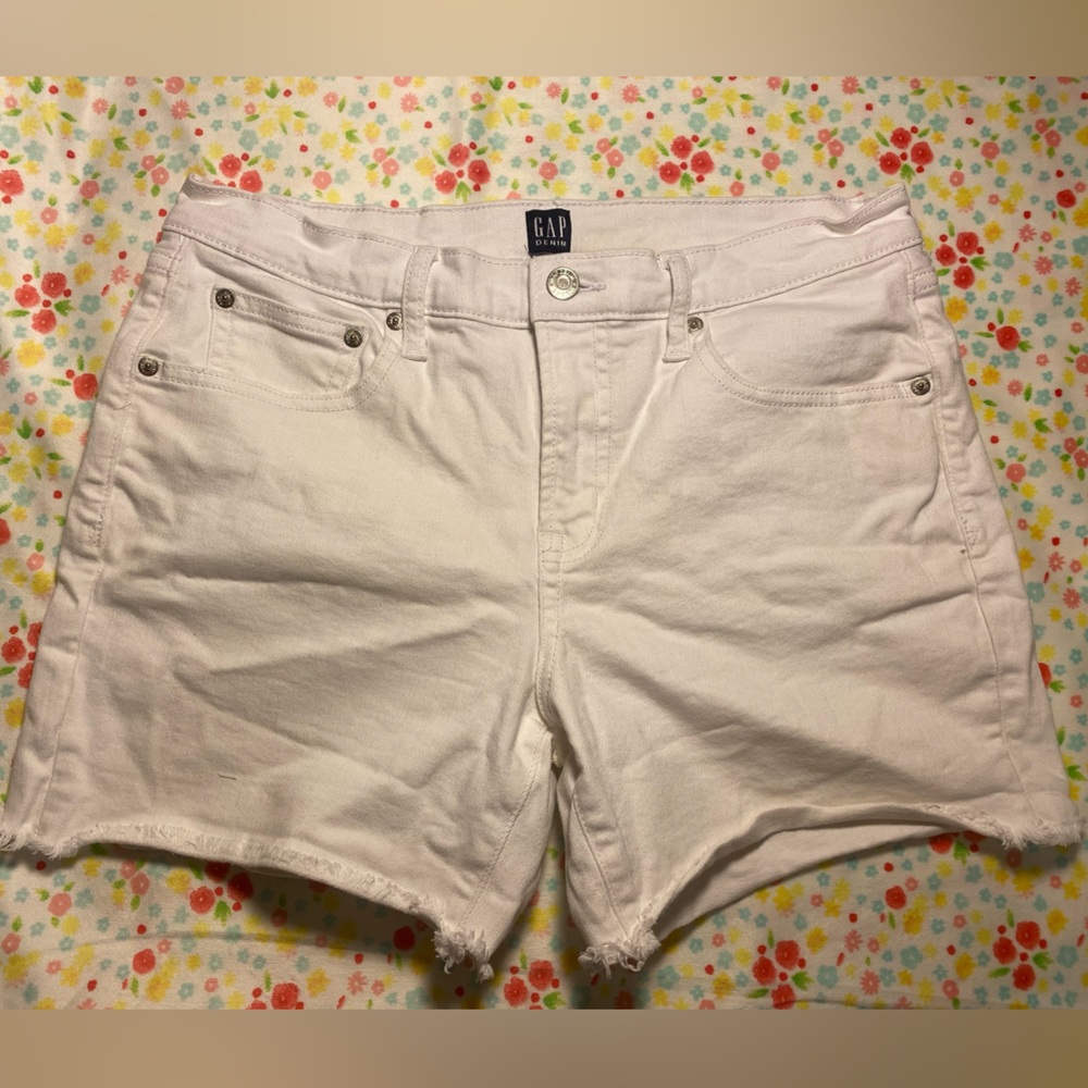 GAP denim frayed 5” shorts